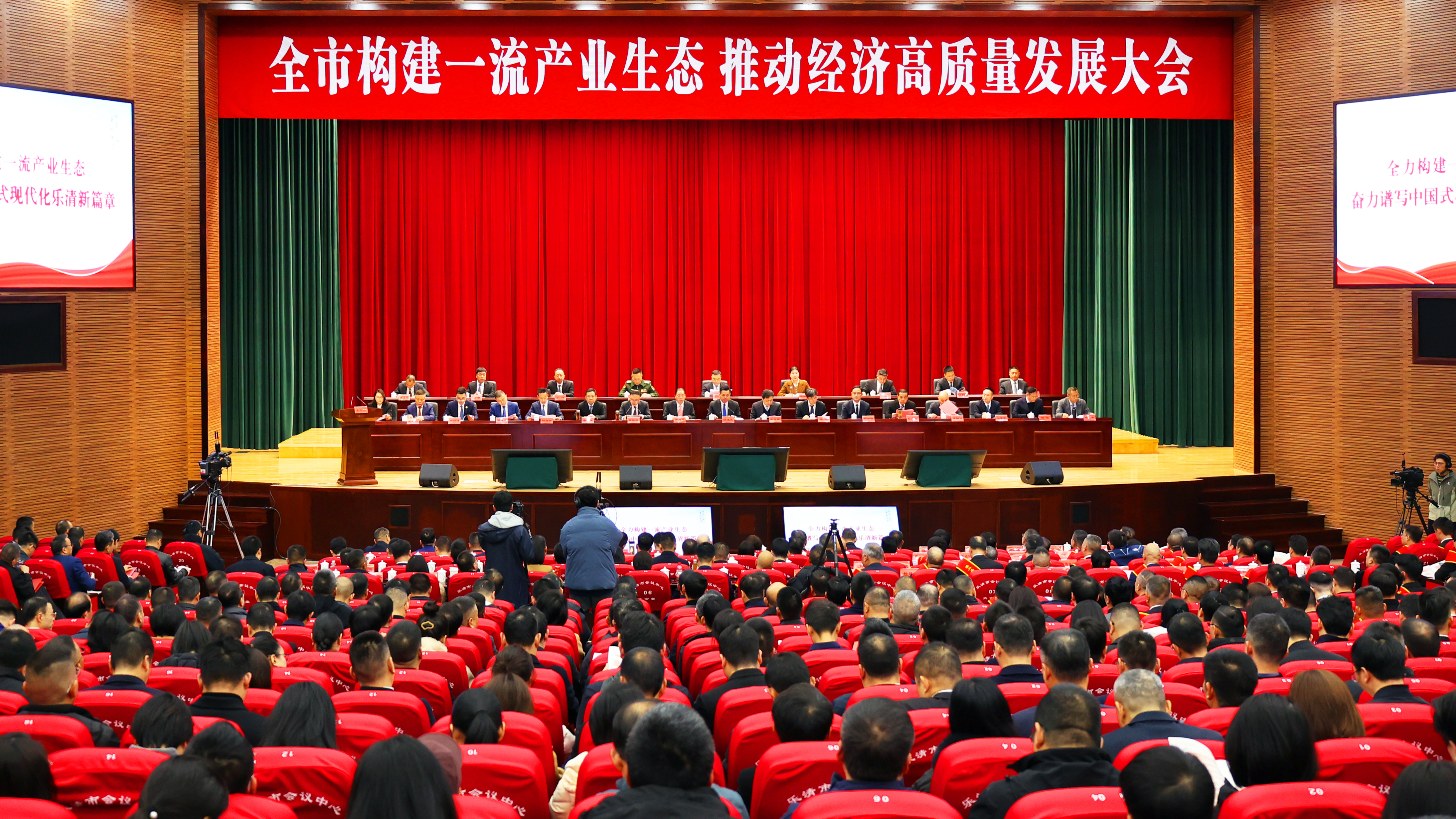 开门捷报！HJC黄金城获多项“热辣滚烫”大奖